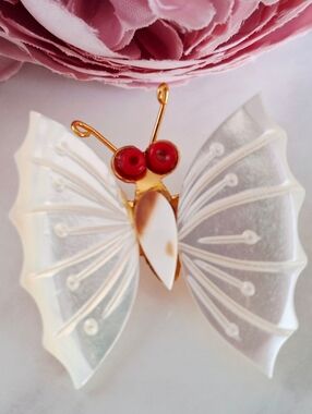 Vintage 80s Pretty Moth Pin/Brooch